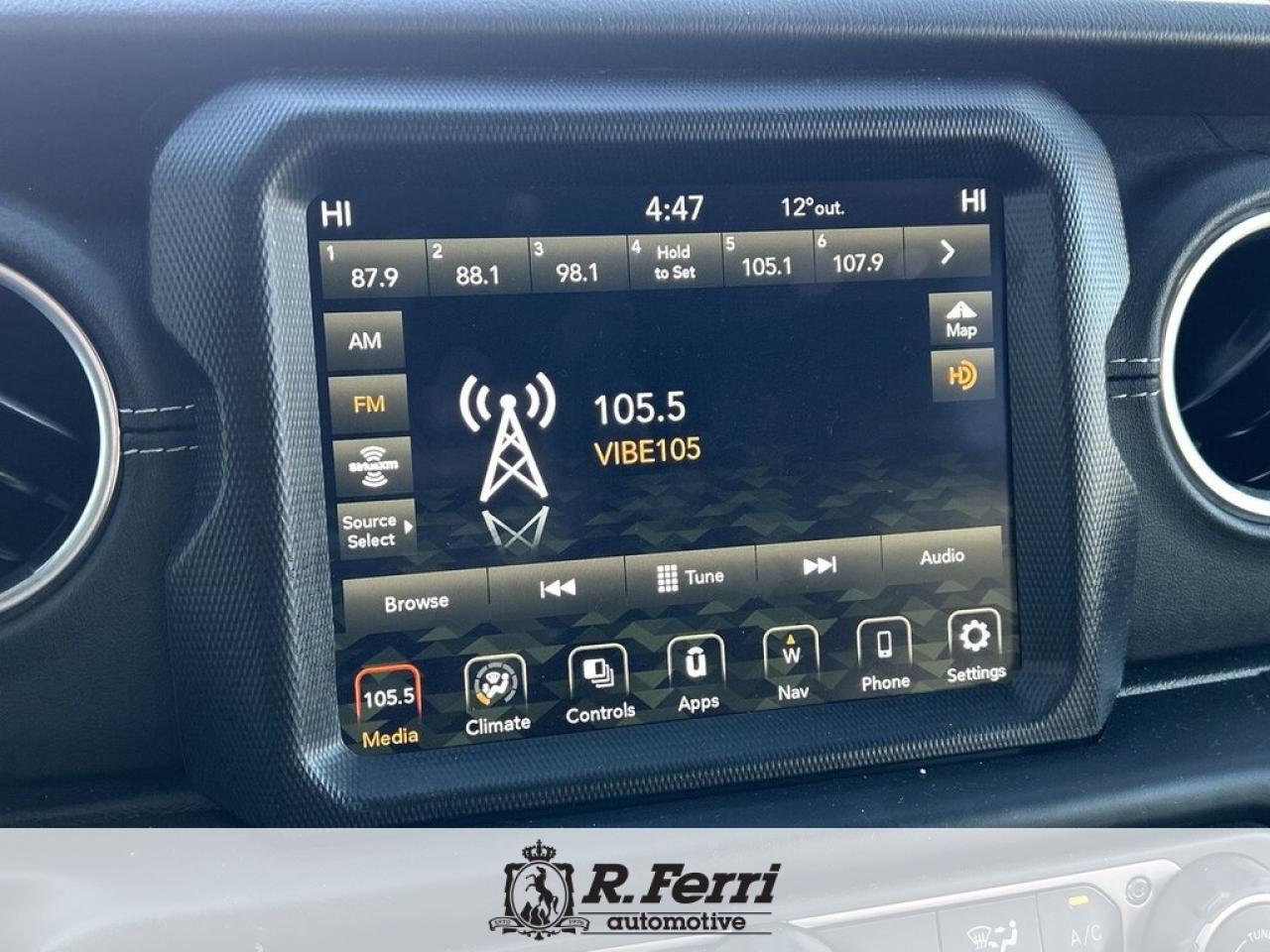 2022 Jeep WRANGLER UNLIMITED Sahara 4dr 4x4 Photo