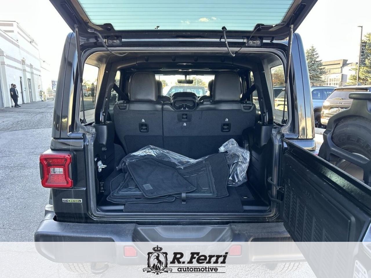 2022 Jeep WRANGLER UNLIMITED Sahara 4dr 4x4 Photo