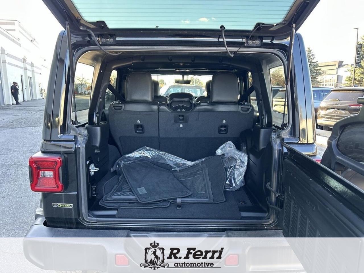 2022 Jeep WRANGLER UNLIMITED Sahara 4dr 4x4 Photo