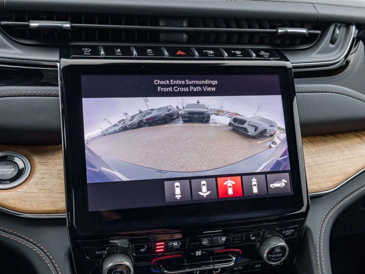 2023 Jeep Grand Cherokee Summit 4dr 4x4 Photo