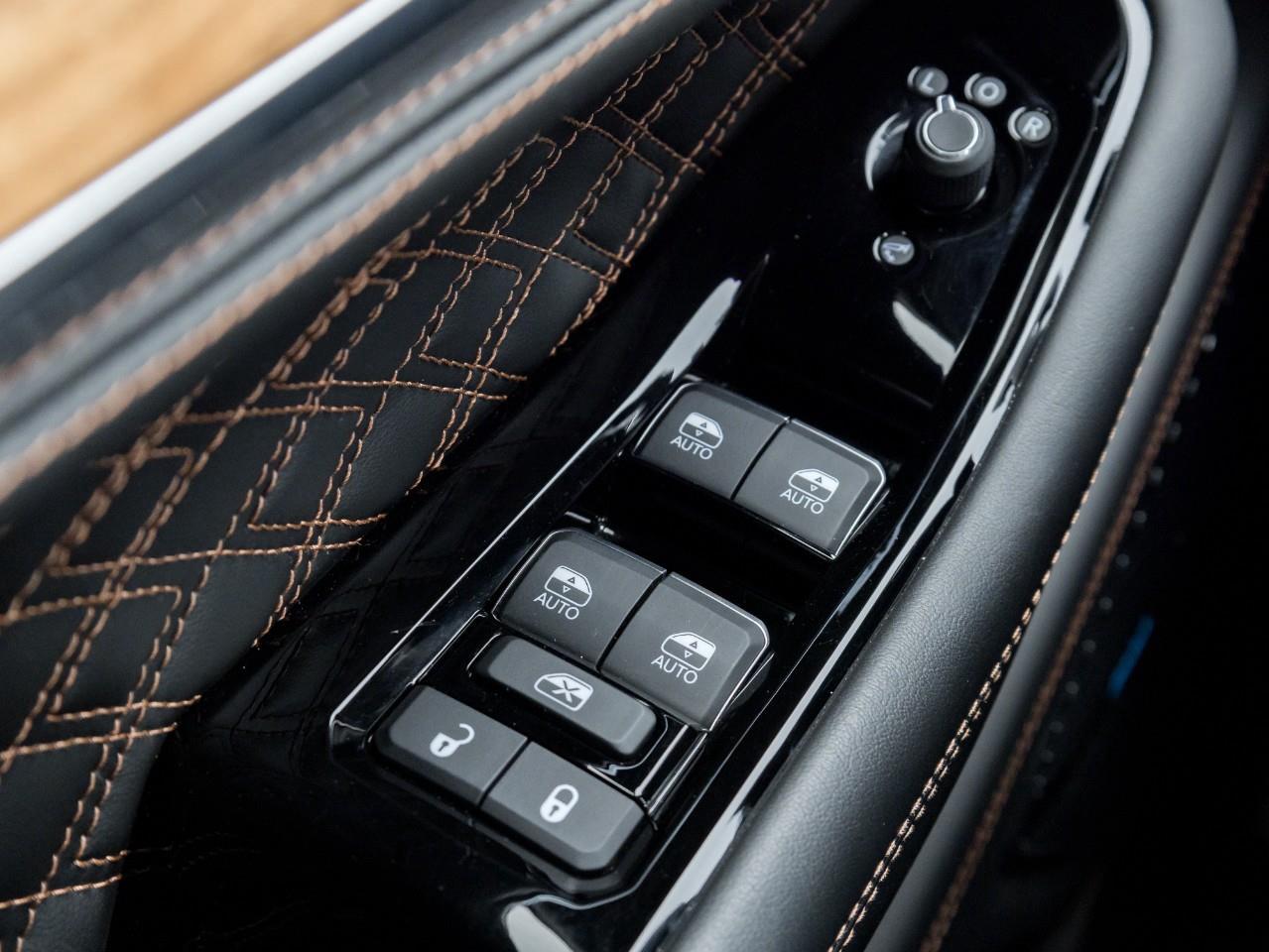 2023 Jeep Grand Cherokee Summit 4dr 4x4 Photo