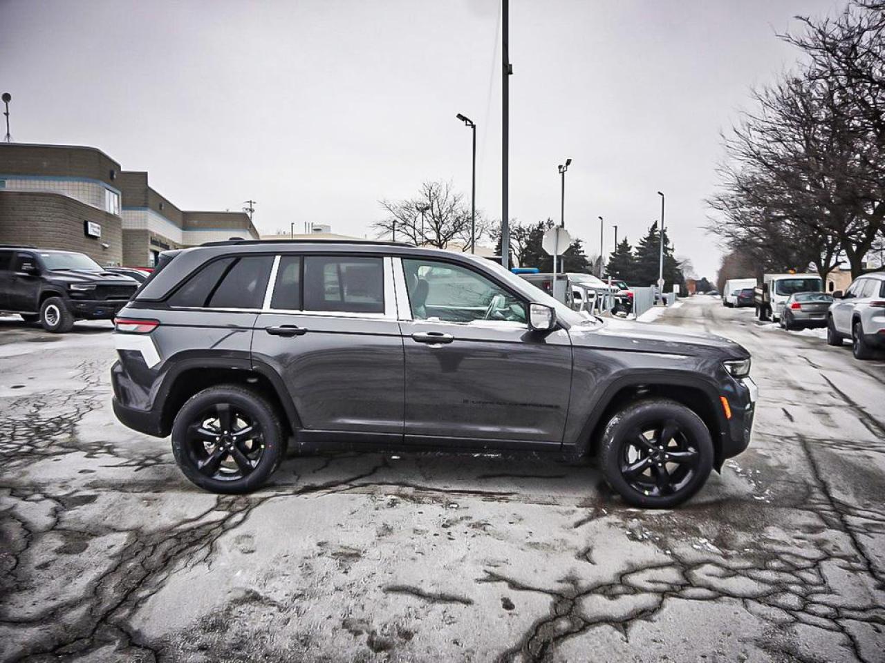 2025 Jeep Grand Cherokee  Photo