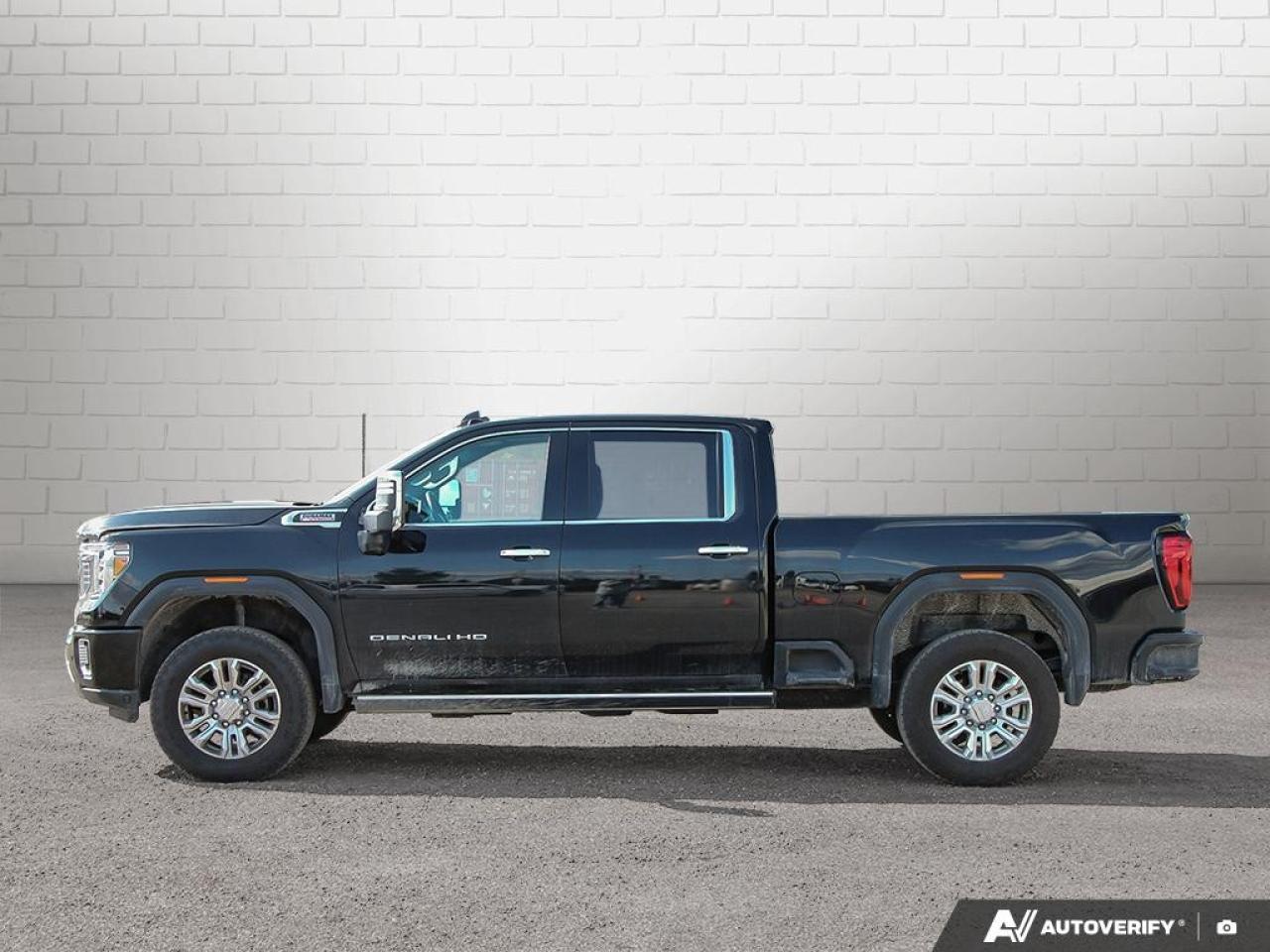 2023 GMC SIERRA 2500HD 4WD Crew Cab Standard Box Denali Photo