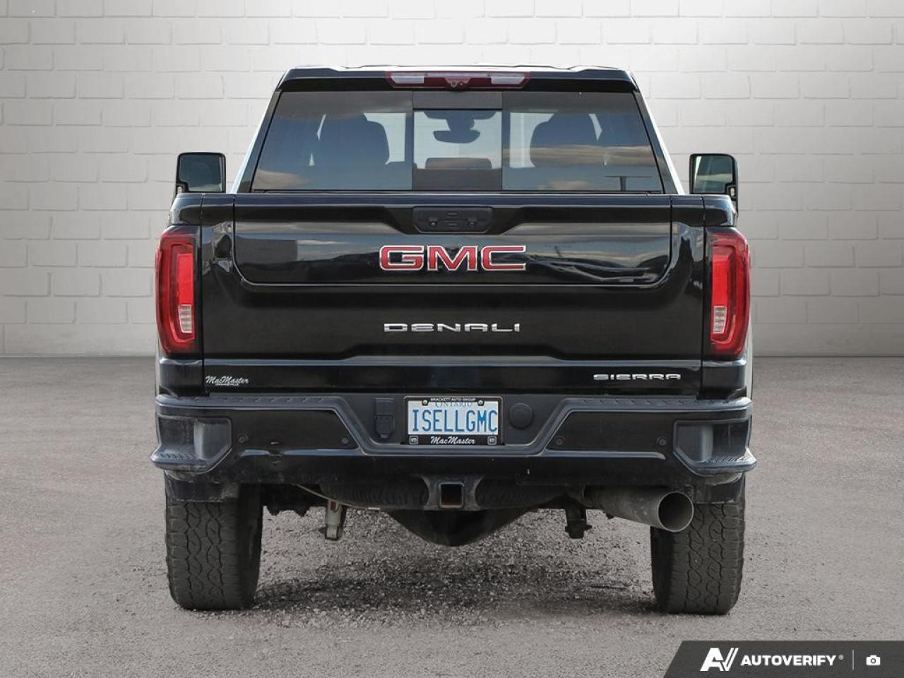 2023 GMC SIERRA 2500HD 4WD Crew Cab Standard Box Denali Photo