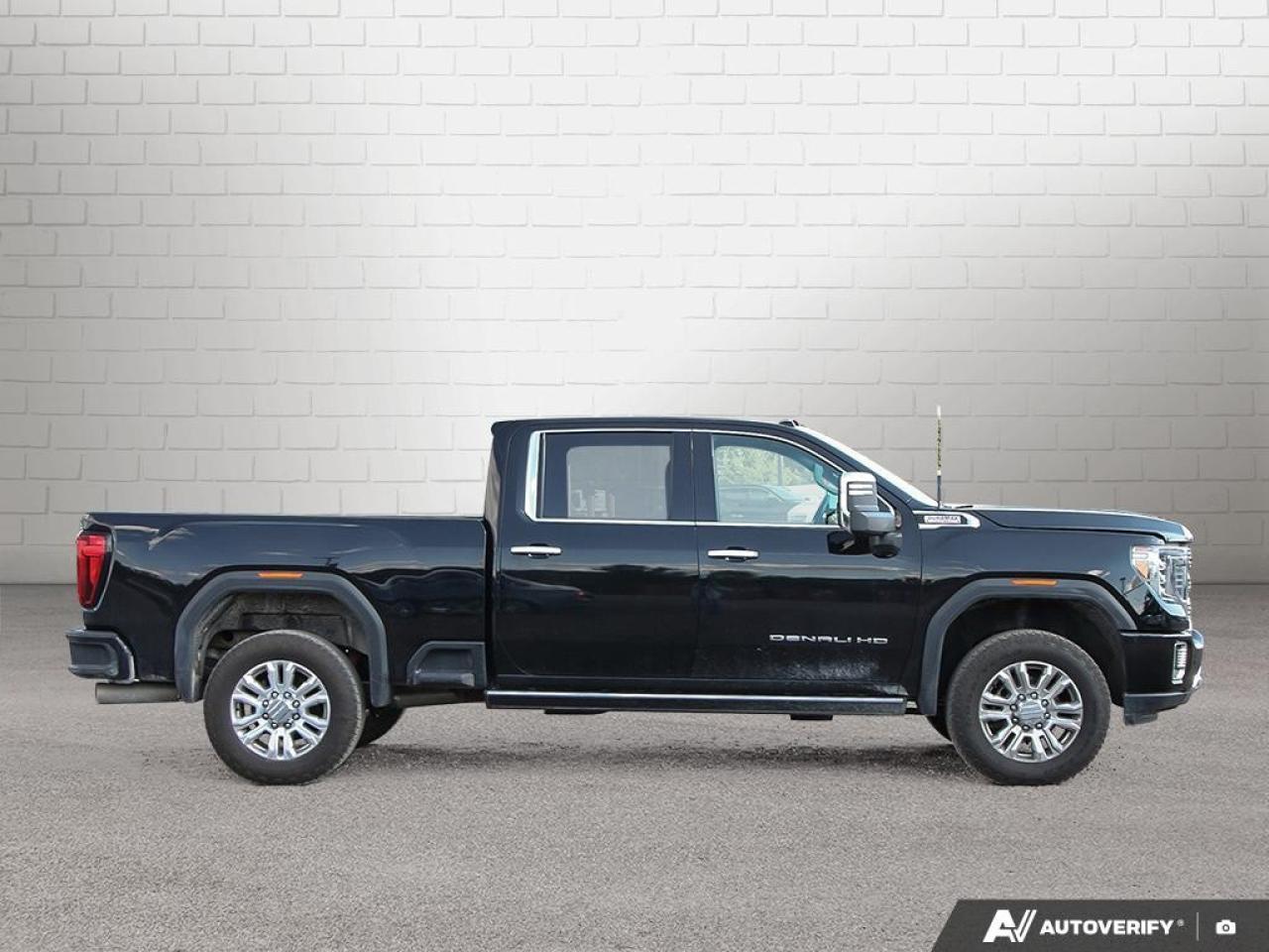 2023 GMC SIERRA 2500HD 4WD Crew Cab Standard Box Denali Photo