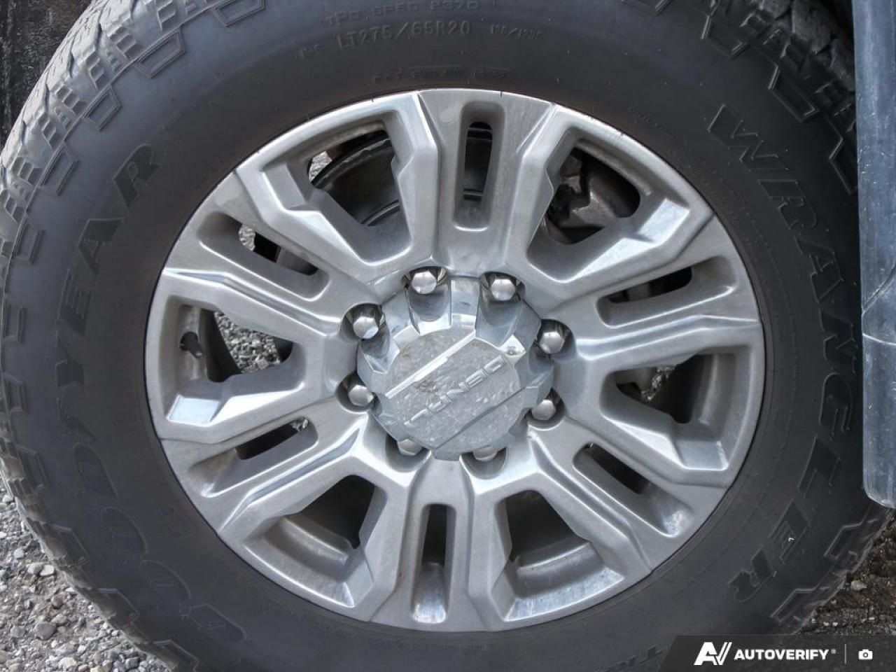 2023 GMC SIERRA 2500HD 4WD Crew Cab Standard Box Denali Photo