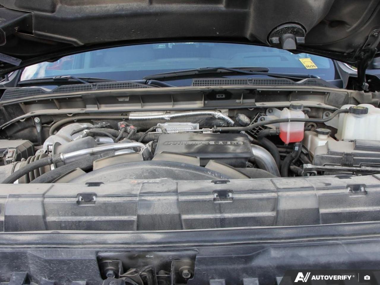 2023 GMC SIERRA 2500HD 4WD Crew Cab Standard Box Denali Photo