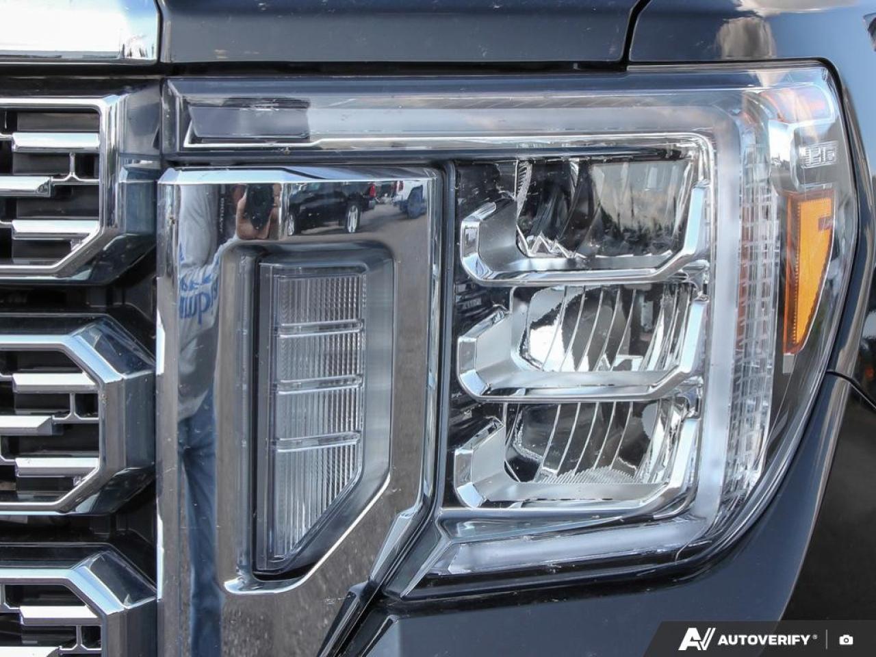 2023 GMC SIERRA 2500HD 4WD Crew Cab Standard Box Denali Photo