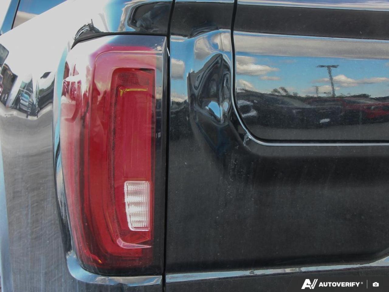 2023 GMC SIERRA 2500HD 4WD Crew Cab Standard Box Denali Photo