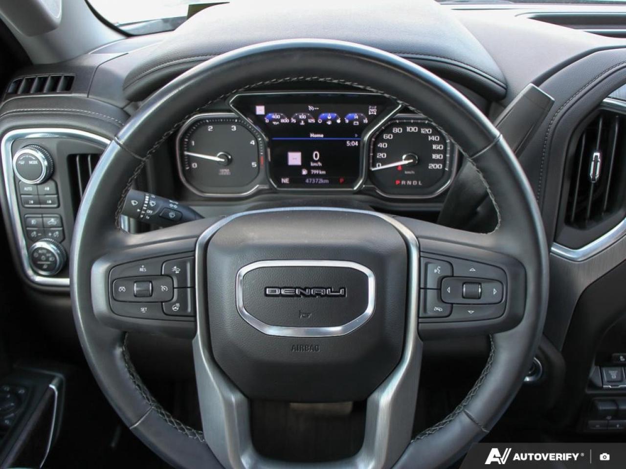 2023 GMC SIERRA 2500HD 4WD Crew Cab Standard Box Denali Photo