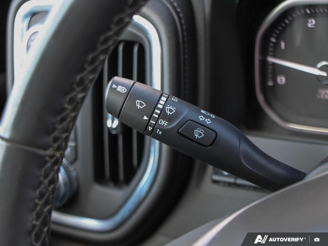 2023 GMC SIERRA 2500HD 4WD Crew Cab Standard Box Denali Photo