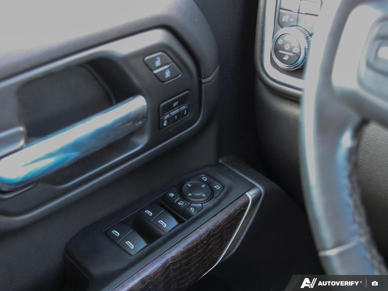 2023 GMC SIERRA 2500HD 4WD Crew Cab Standard Box Denali Photo