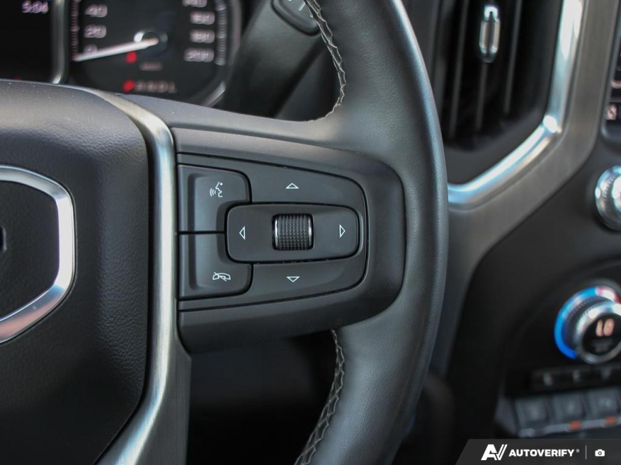 2023 GMC SIERRA 2500HD 4WD Crew Cab Standard Box Denali Photo