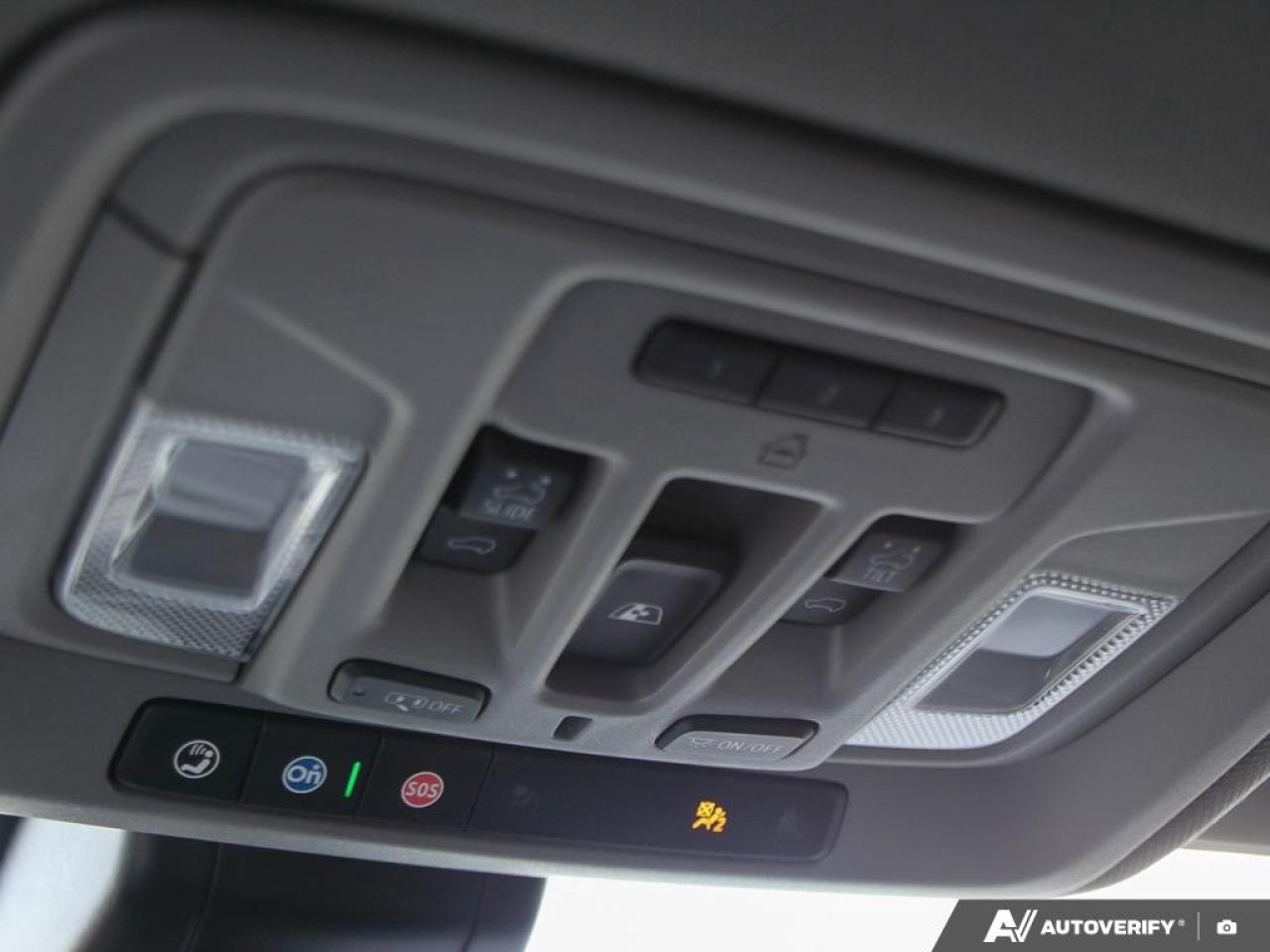 2023 GMC SIERRA 2500HD 4WD Crew Cab Standard Box Denali Photo