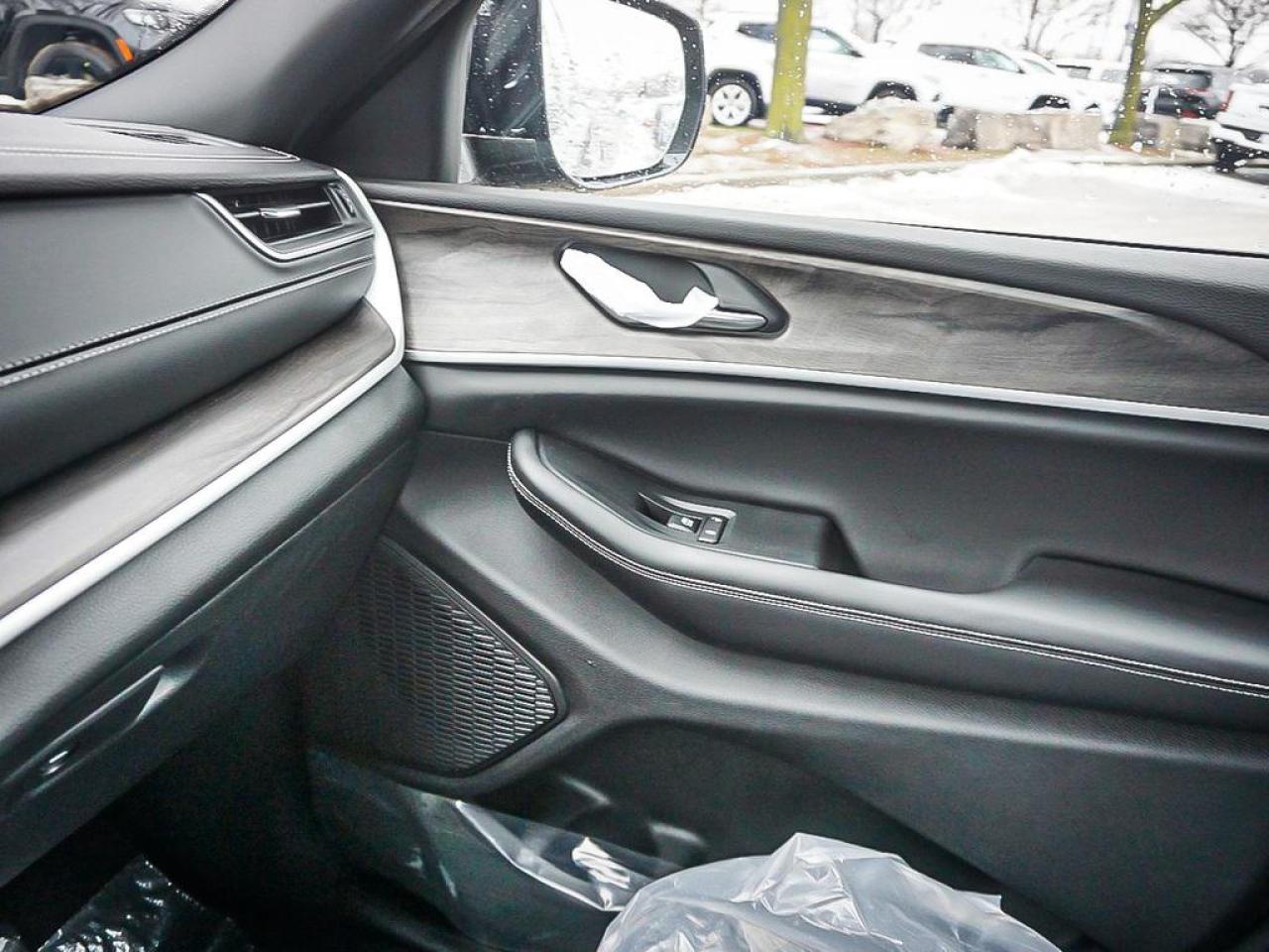 2025 Jeep Grand Cherokee  Photo