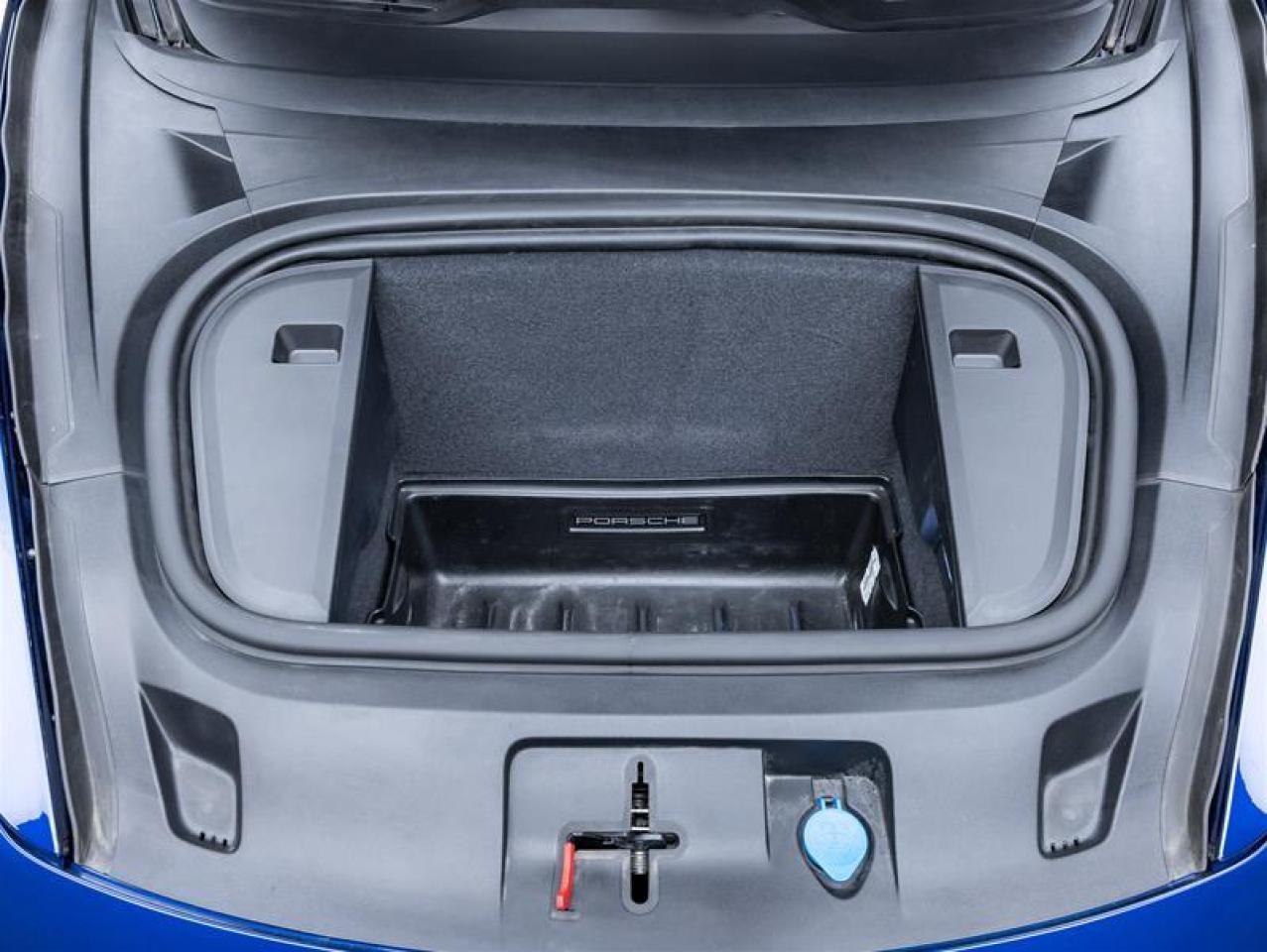 2022 Porsche Taycan  Photo4