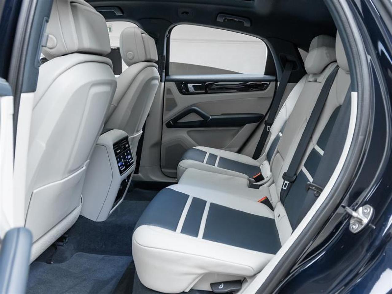 2022 Porsche Cayenne  Photo