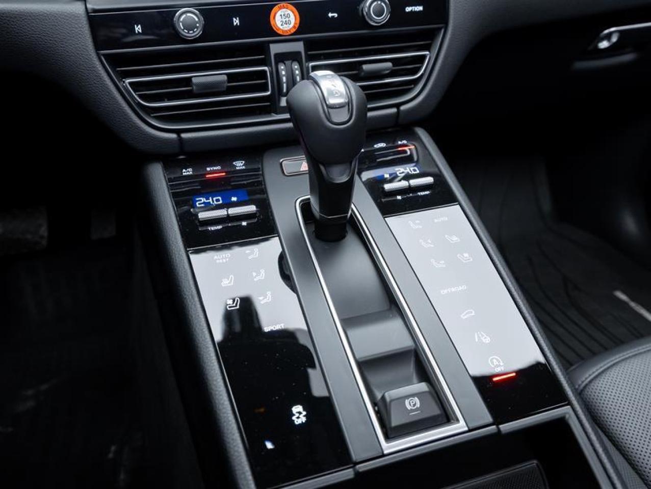 2025 Porsche Macan  Photo