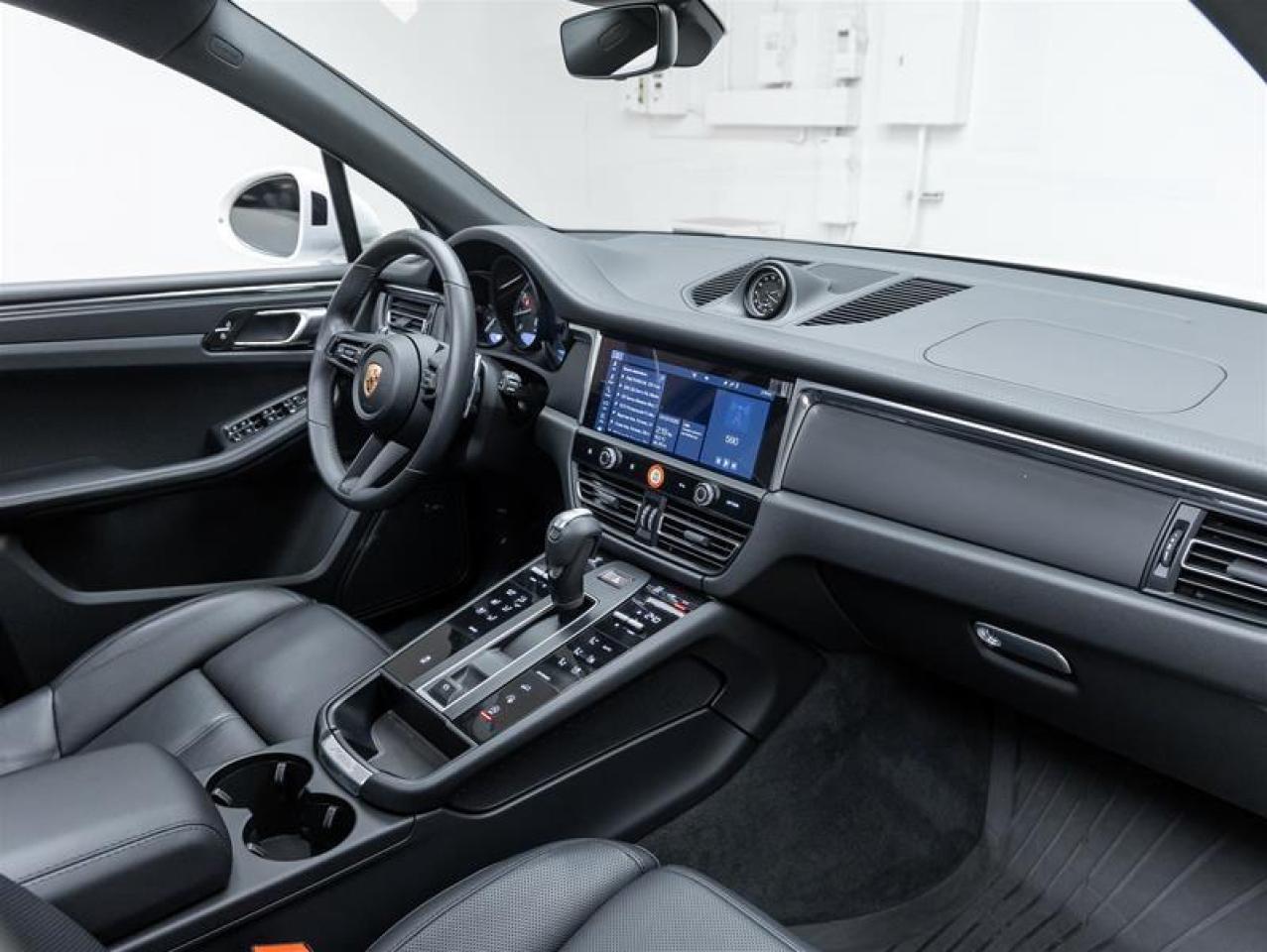 2025 Porsche Macan  Photo