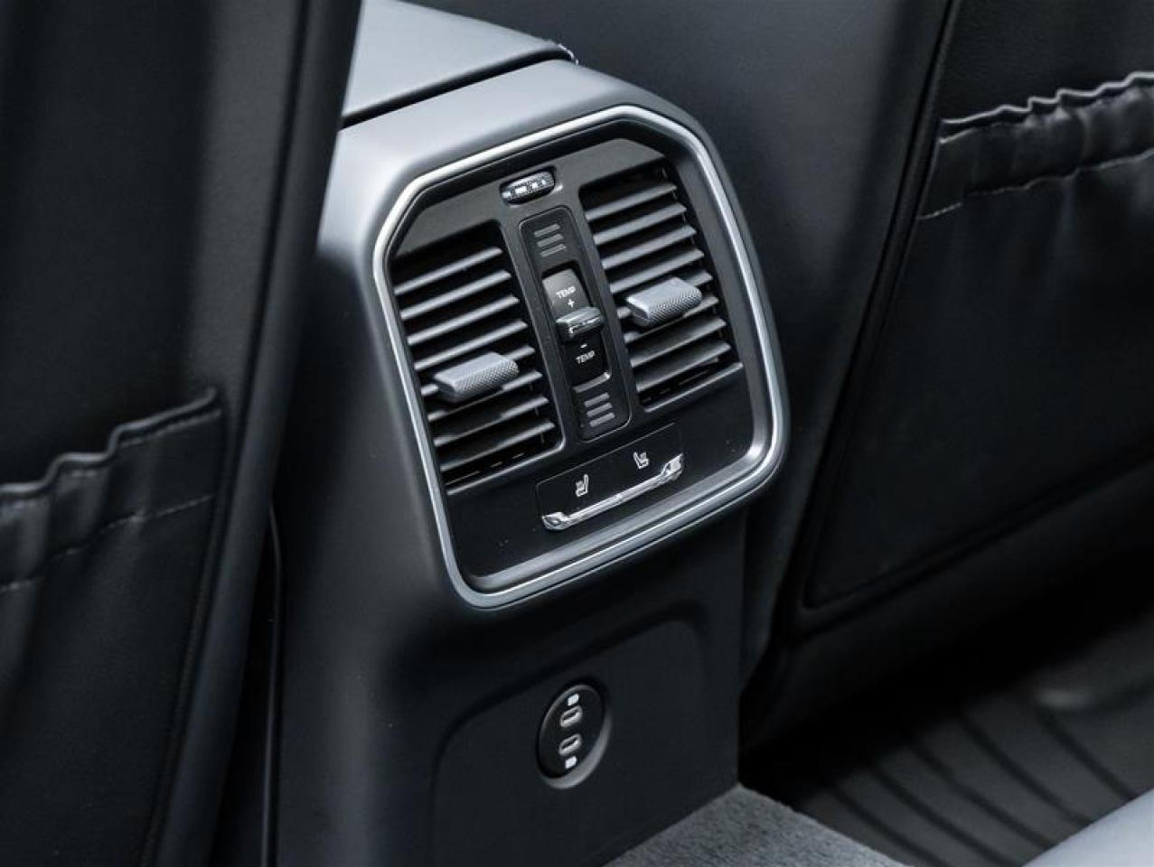 2025 Porsche Macan  Photo