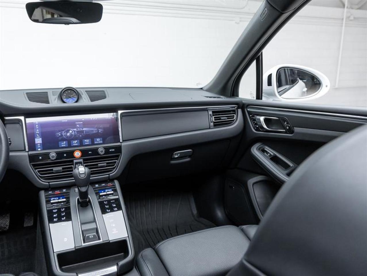 2025 Porsche Macan  Photo