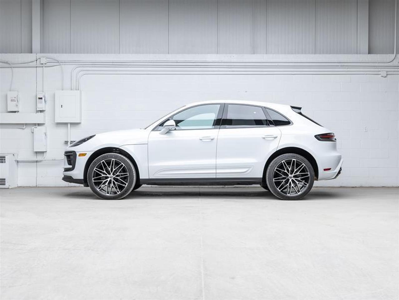 2025 Porsche Macan  Photo4