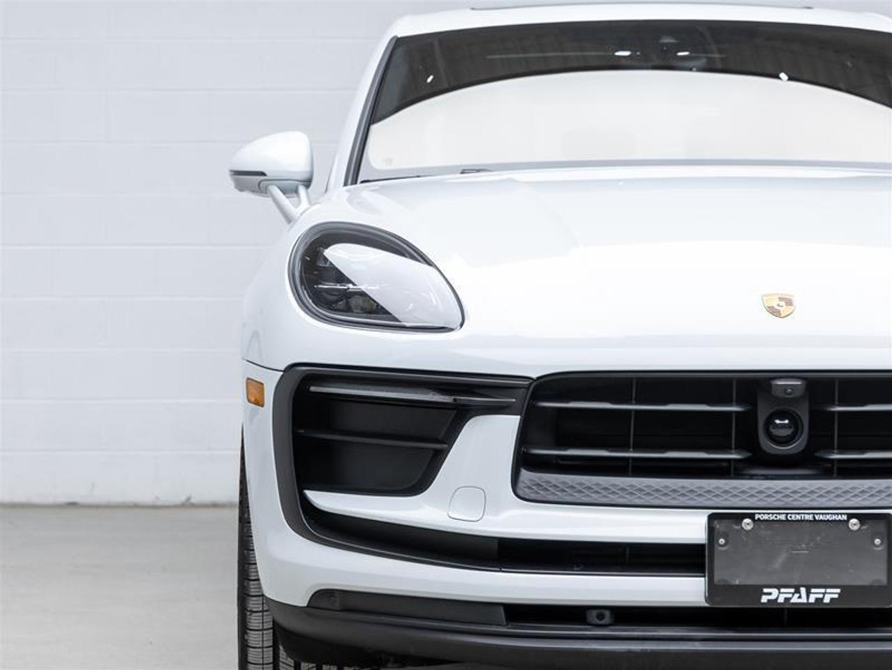 2025 Porsche Macan  Photo