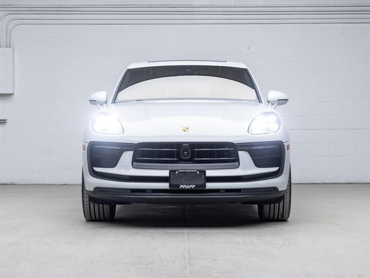 2025 Porsche Macan  Photo1