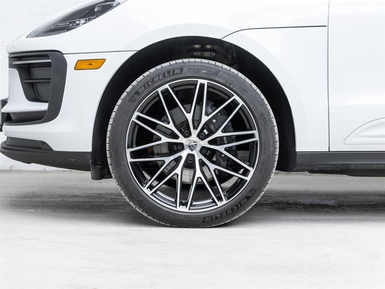 2025 Porsche Macan  Photo