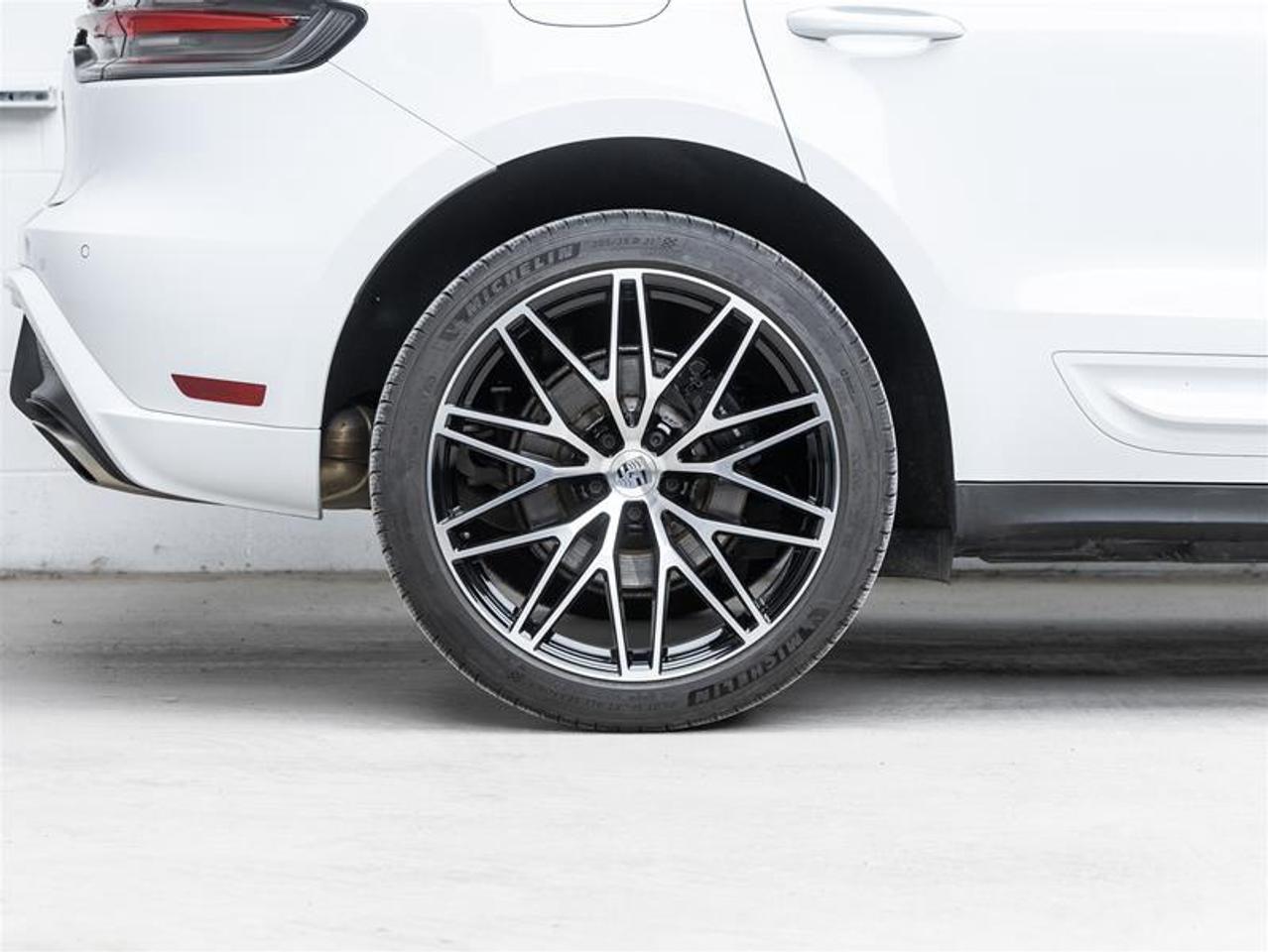 2025 Porsche Macan  Photo