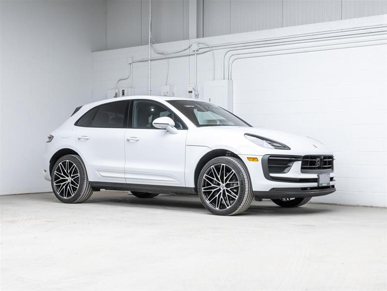 2025 Porsche Macan  Photo