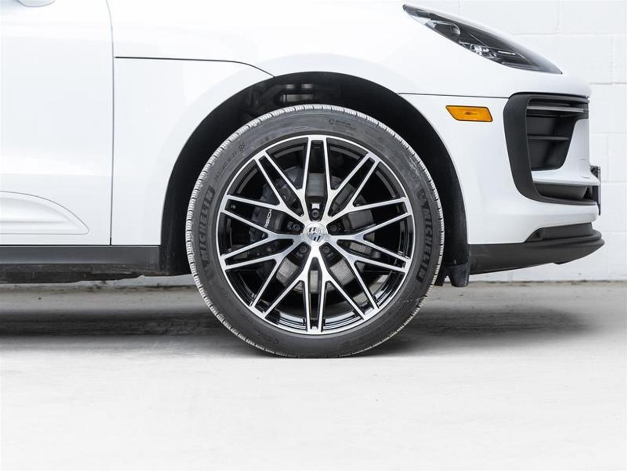 2025 Porsche Macan  Photo