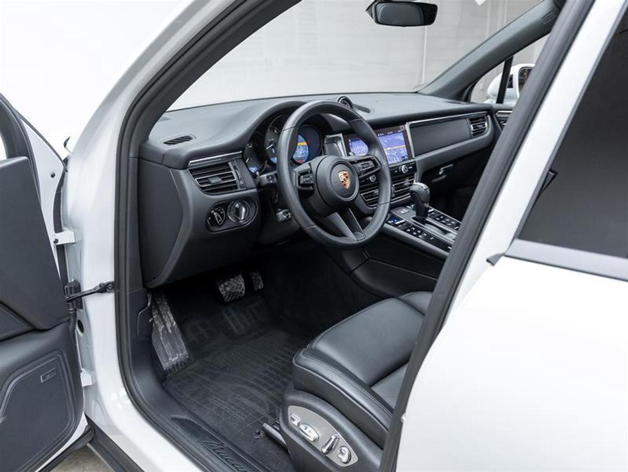 2025 Porsche Macan  Photo