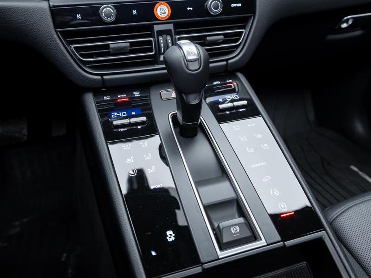 2025 Porsche Macan  Photo