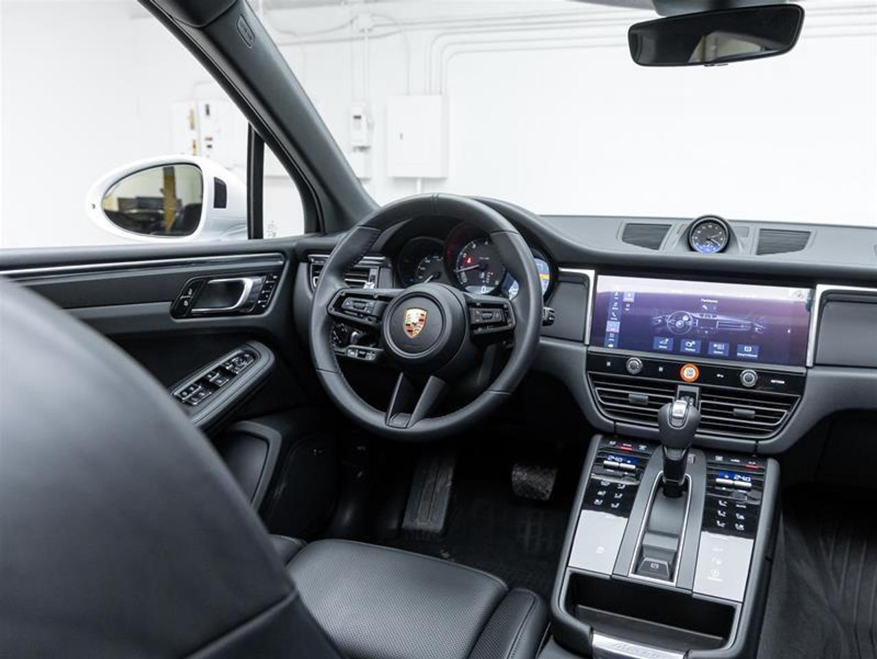 2025 Porsche Macan  Photo