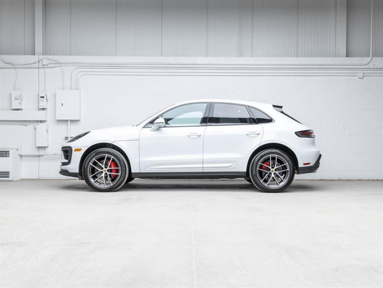 2025 Porsche Macan  Photo4
