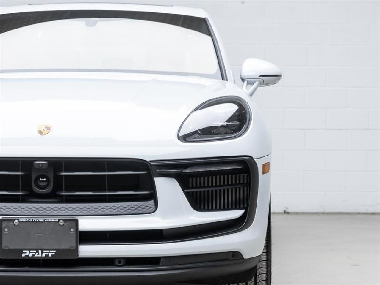 2025 Porsche Macan  Photo3