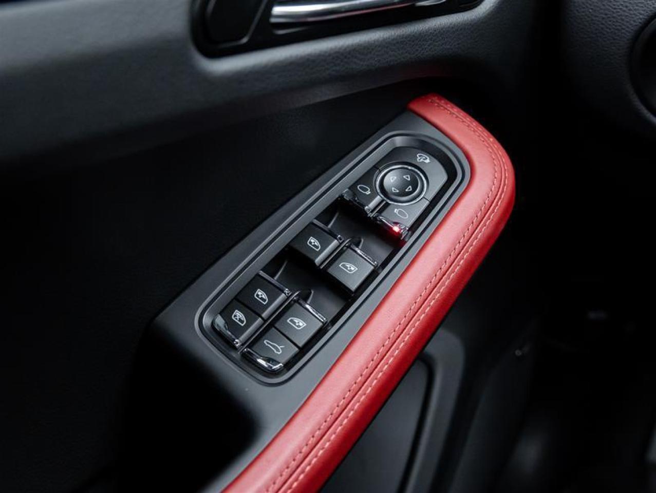 2025 Porsche Macan  Photo