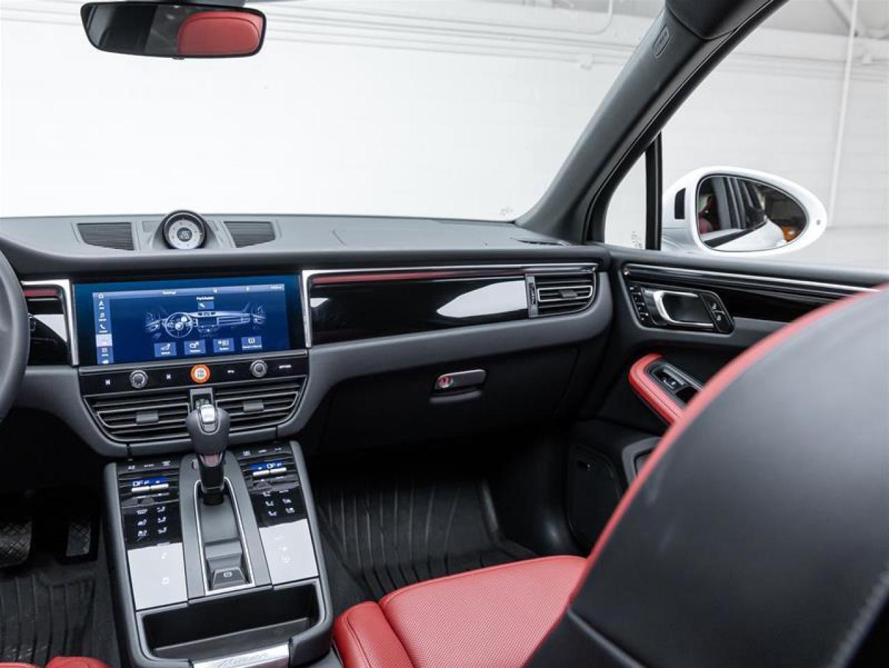 2025 Porsche Macan  Photo