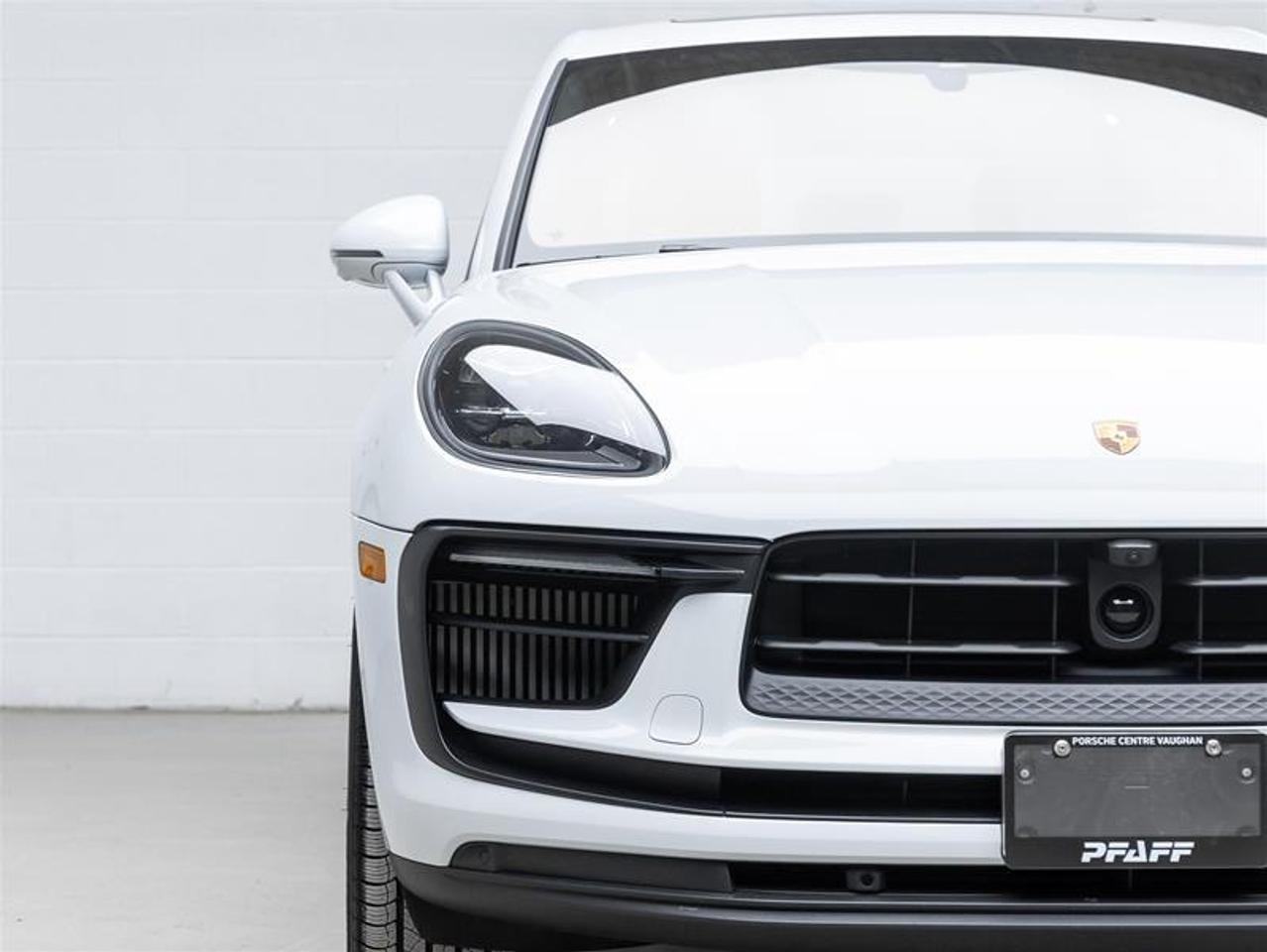 2025 Porsche Macan  Photo2