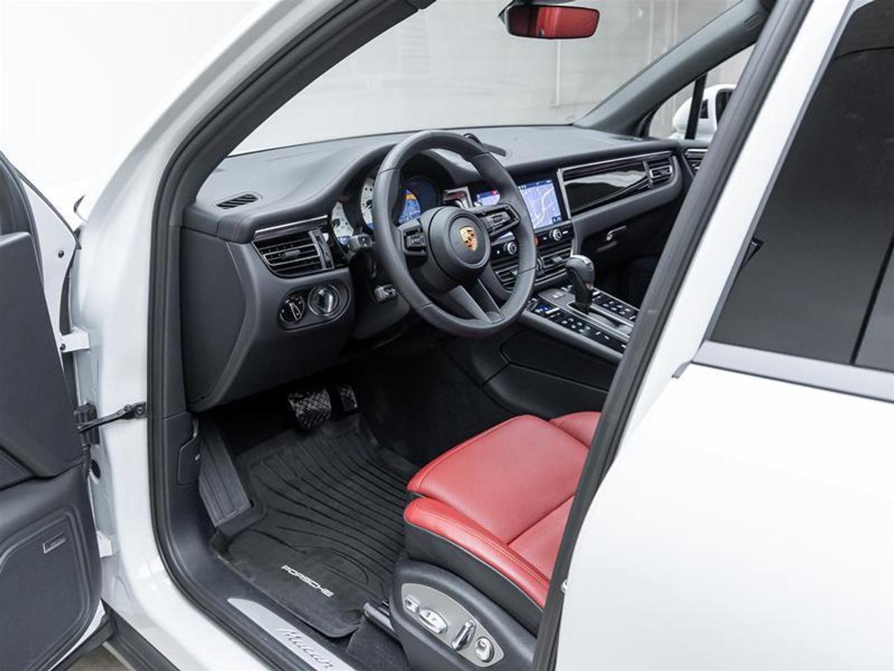 2025 Porsche Macan  Photo