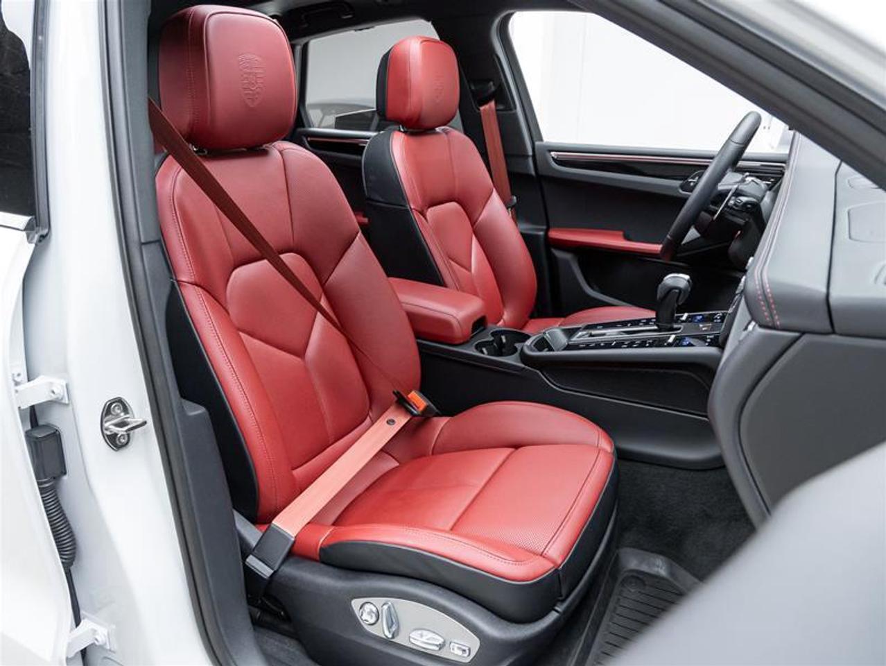 2025 Porsche Macan  Photo