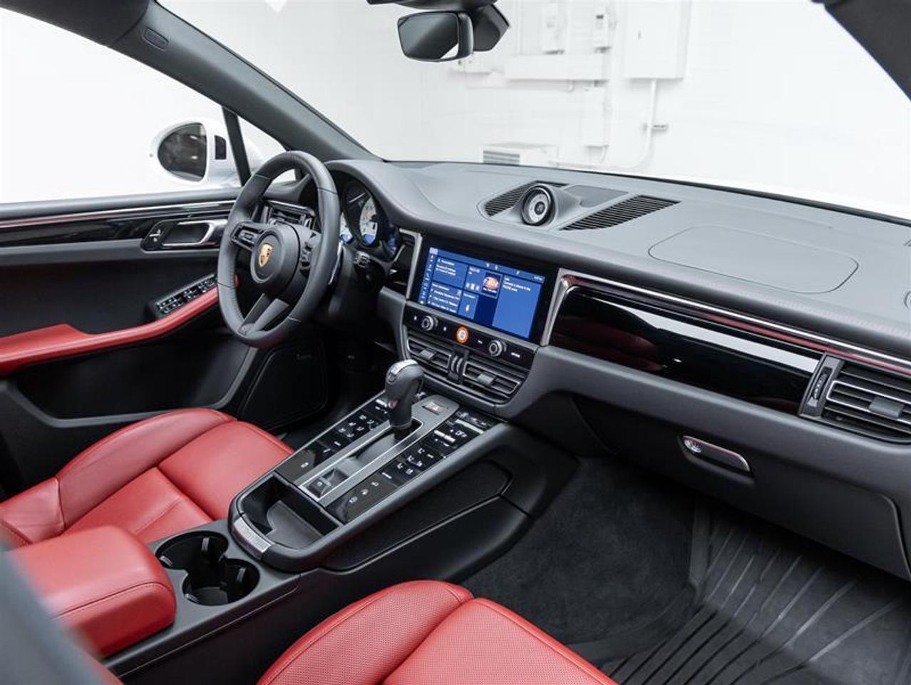 2025 Porsche Macan  Photo