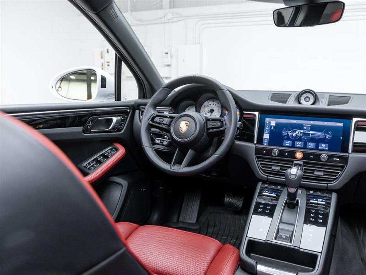 2025 Porsche Macan  Photo