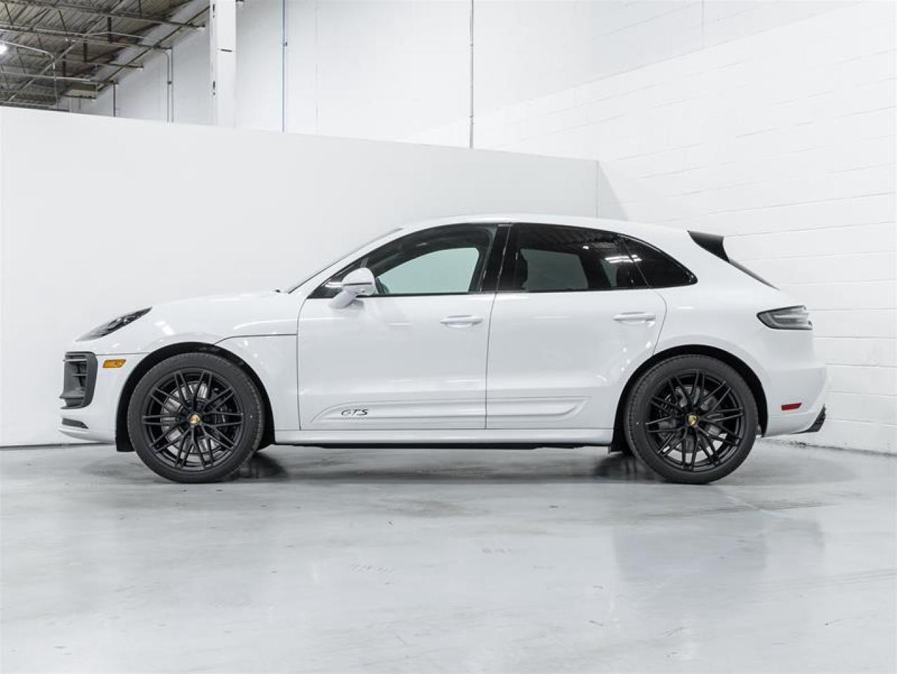 2026 Porsche Macan  Photo3