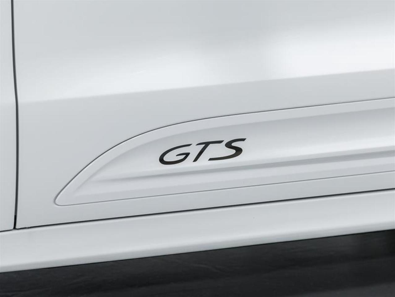 2026 Porsche Macan  Photo