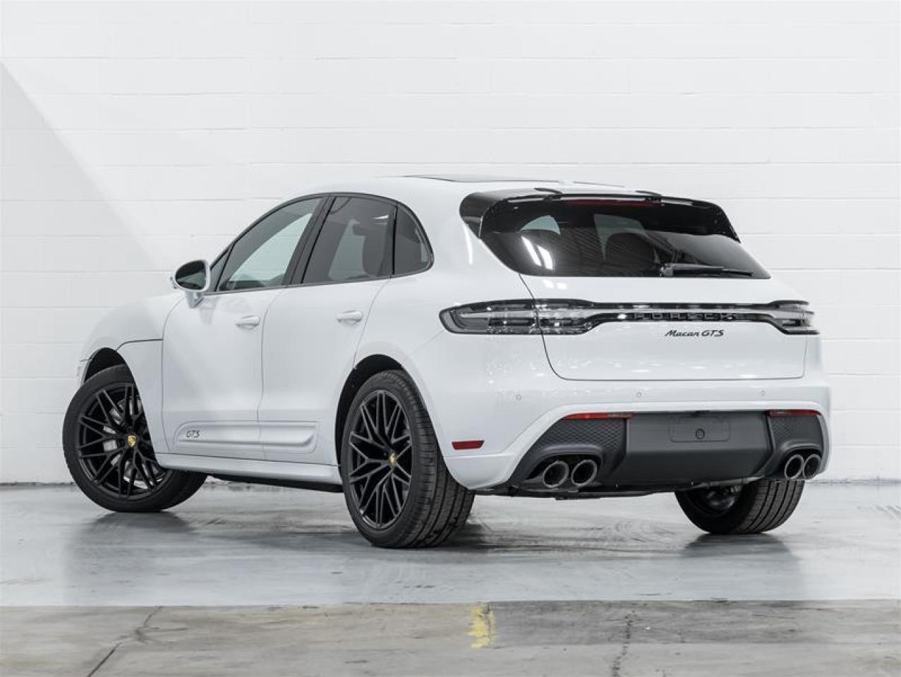 2026 Porsche Macan  Photo