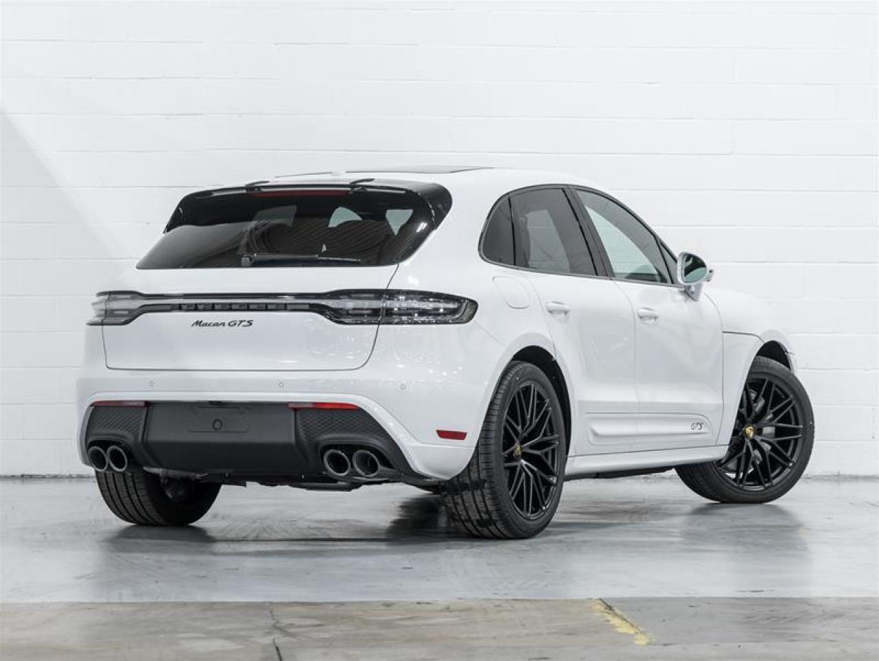 2026 Porsche Macan  Photo