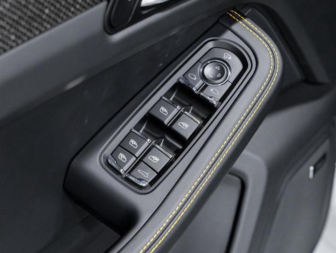 2026 Porsche Macan  Photo