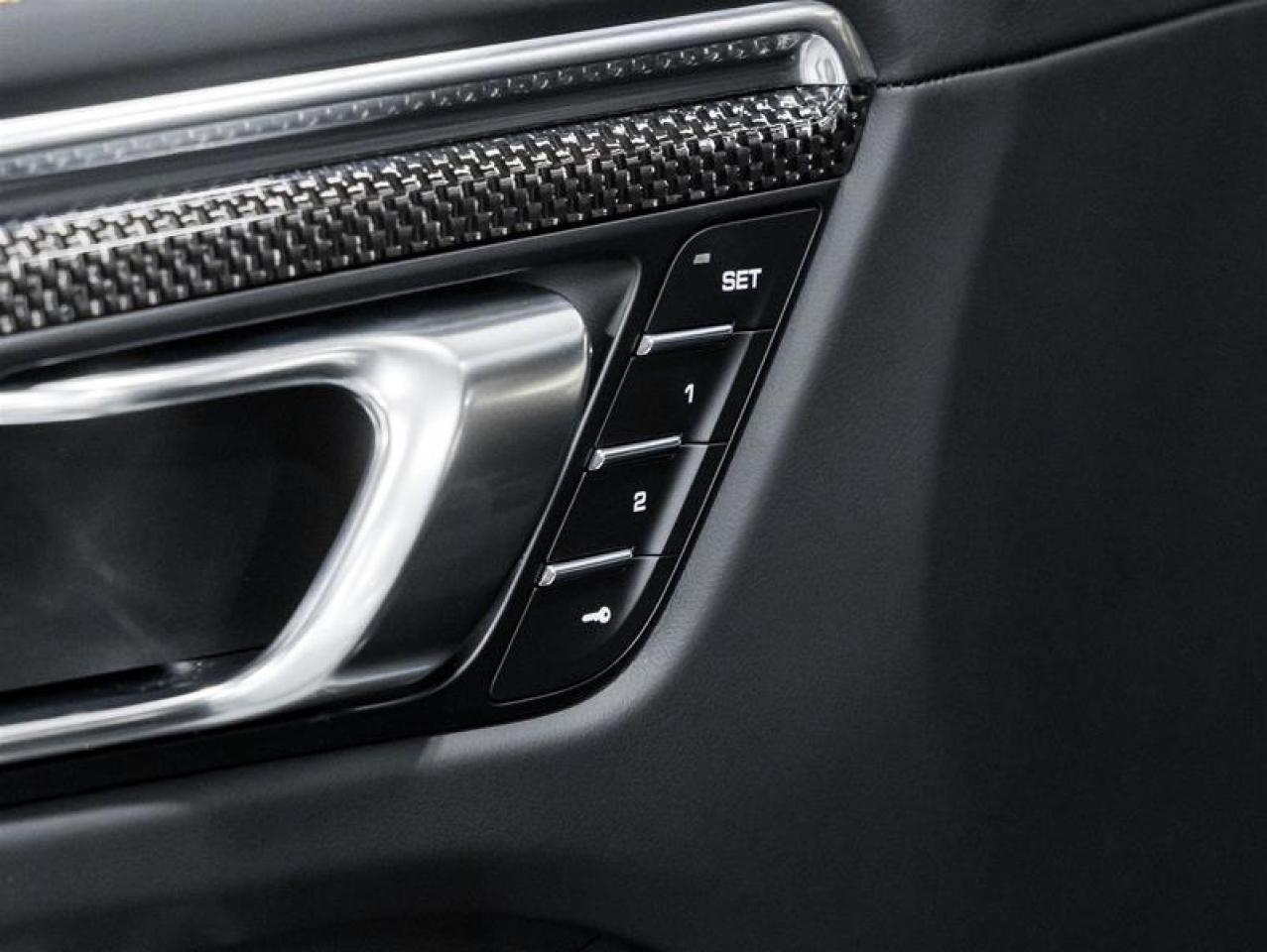 2026 Porsche Macan  Photo